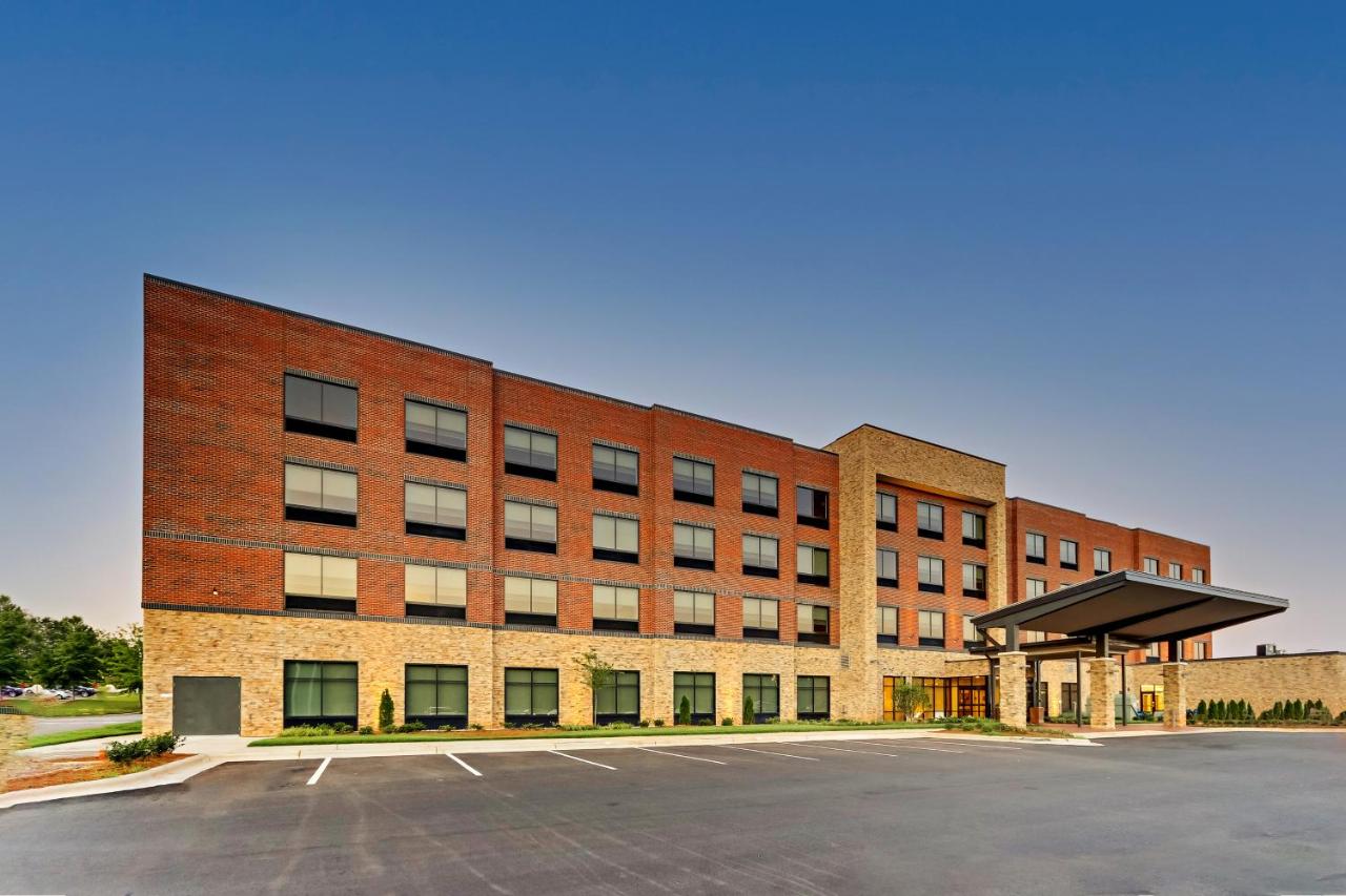  | Holiday Inn Express & Suites - Winston - Salem SW - Clemmons, an IHG Hotel