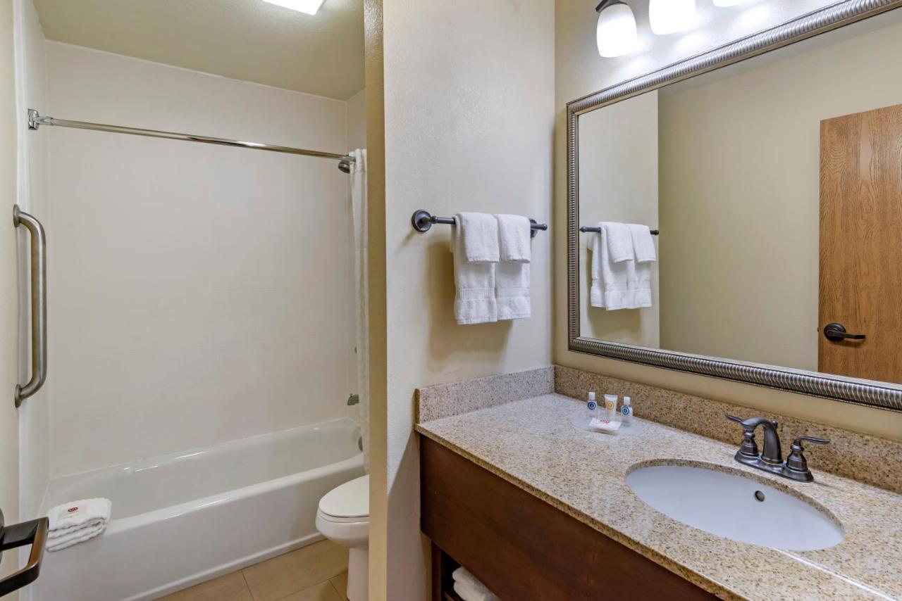 | Comfort Inn & Suites Blue Ridge