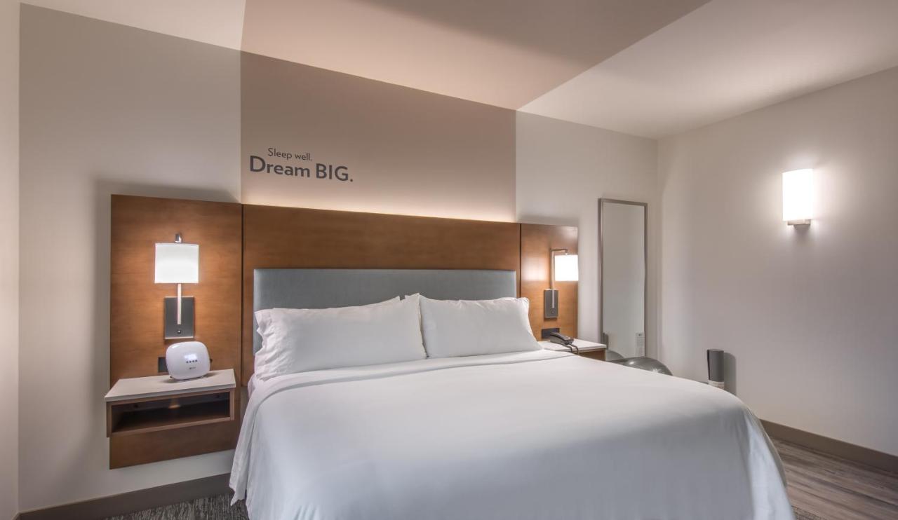 King Room at EVEN Hotel Atlanta - Ballpark Area by IHG