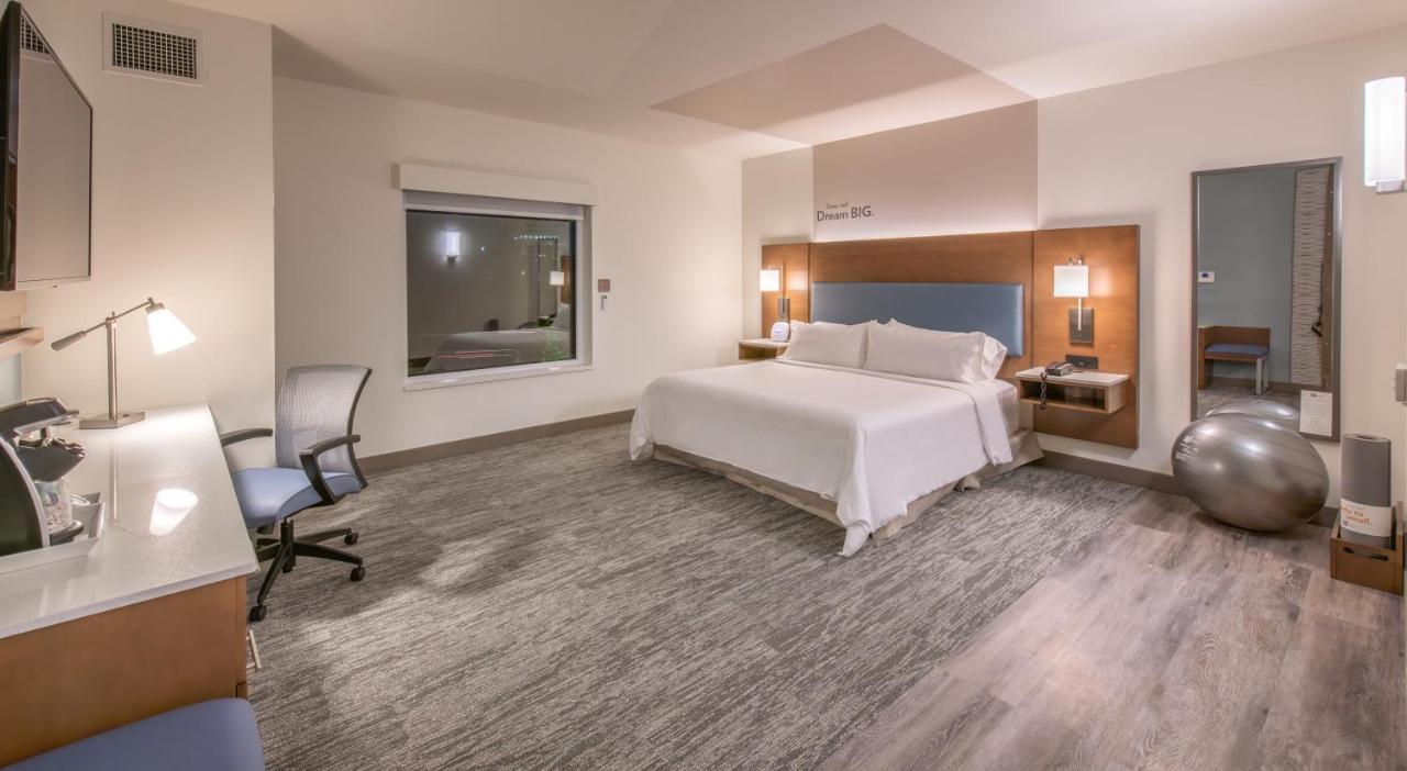 King Room with Hearing Accessible Roll In Shower - Non-Smoking at EVEN Hotel Atlanta - Ballpark Area by IHG