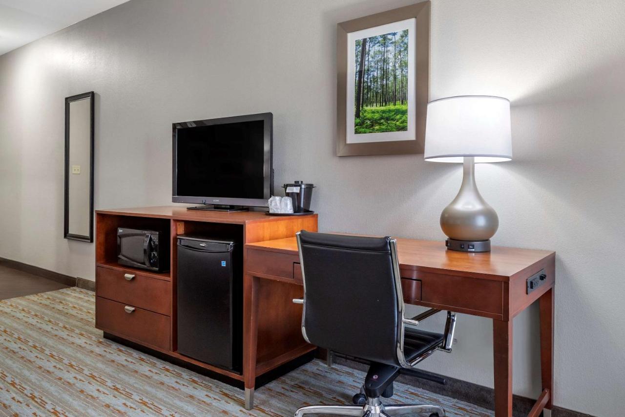 King Room - Accessible/Non-Smoking at Comfort Inn & Suites Cleveland TX