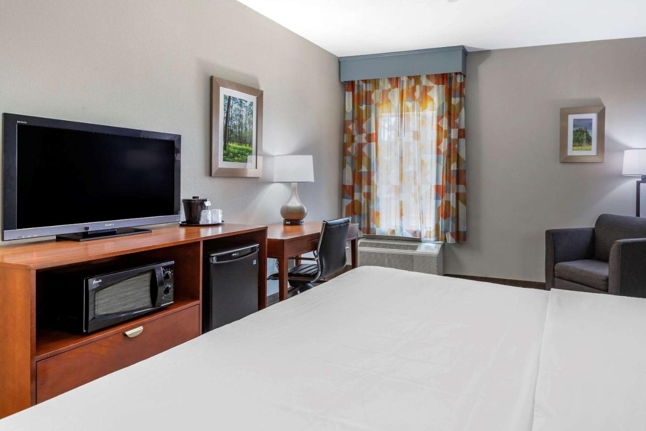 King Room - Accessible/Non-Smoking at Comfort Inn & Suites Cleveland TX