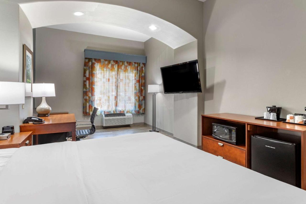 Accessible King Suite with Sofa Bed - Non-Smoking at Comfort Inn & Suites Cleveland TX