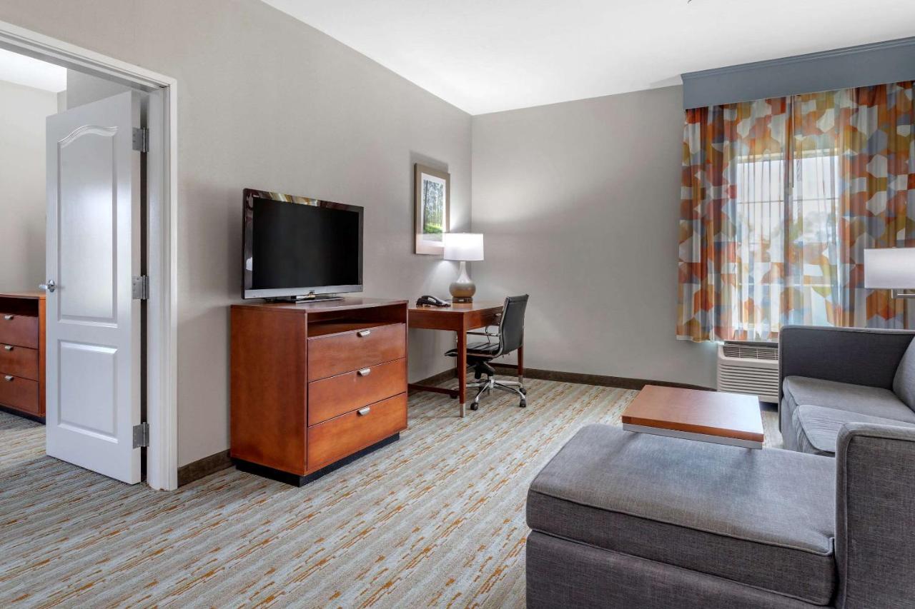 King Suite - Non-Smoking at Comfort Inn & Suites Cleveland TX