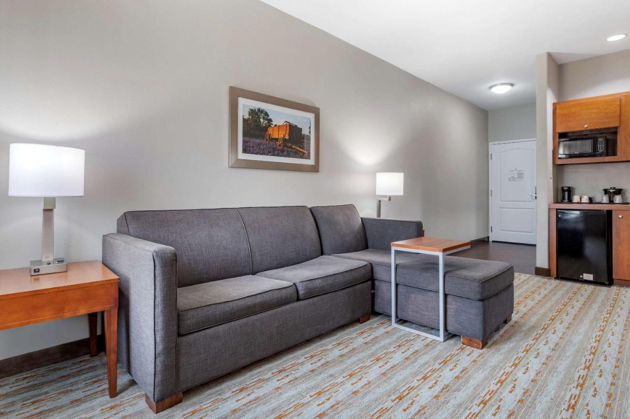 King Suite - Non-Smoking at Comfort Inn & Suites Cleveland TX