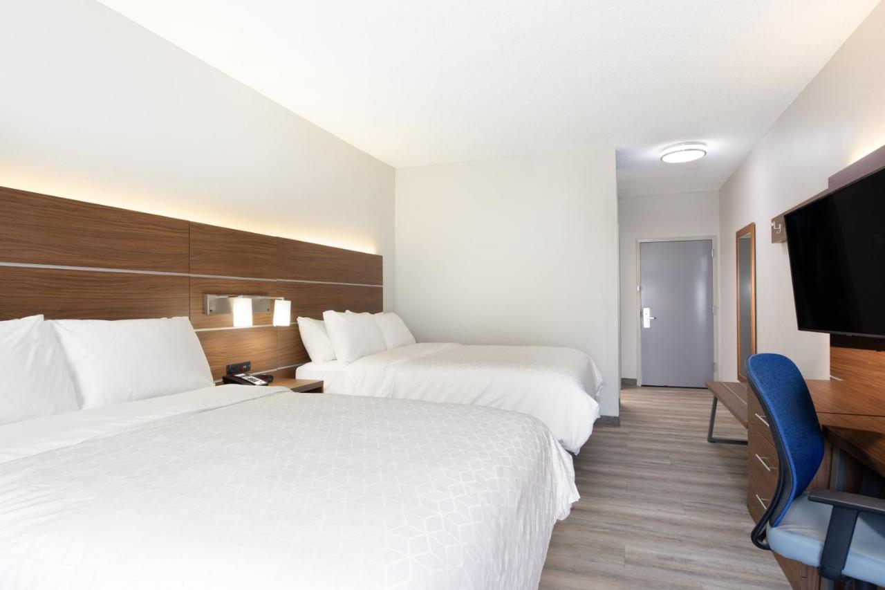 Queen Room with Two Queen Beds - Non-Smoking at Holiday Inn Express Hotel & Suites Morehead Cty by IHG