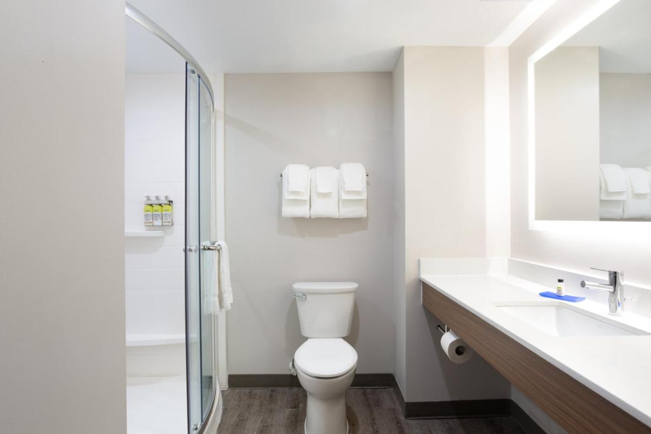 Standard King Room - Non-Smoking at Holiday Inn Express Hotel & Suites Morehead Cty by IHG