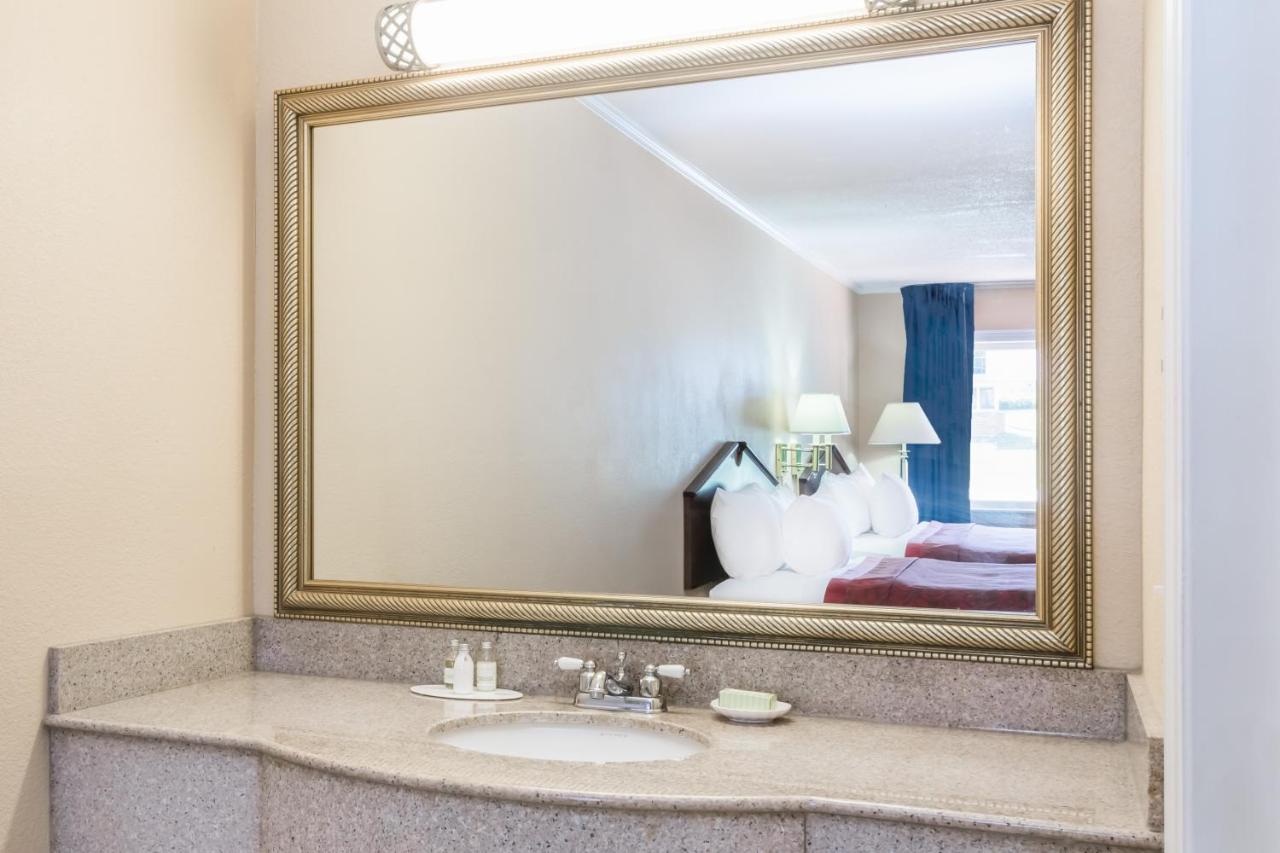 | The Inn At Plantation