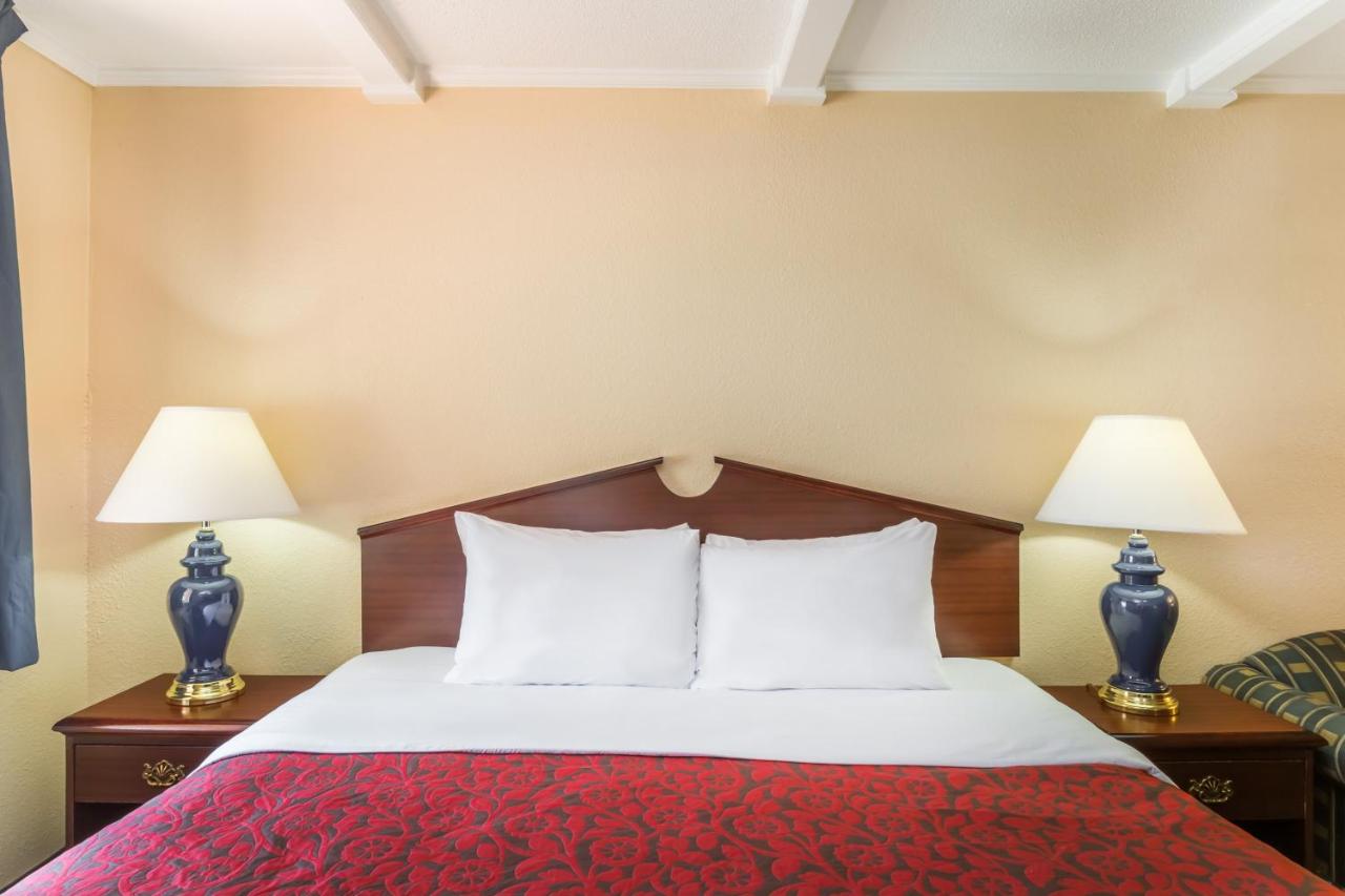 | The Inn At Plantation