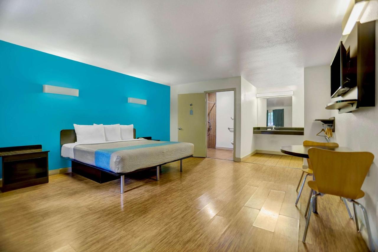 | Motel 6-Anderson, CA - Redding Airport