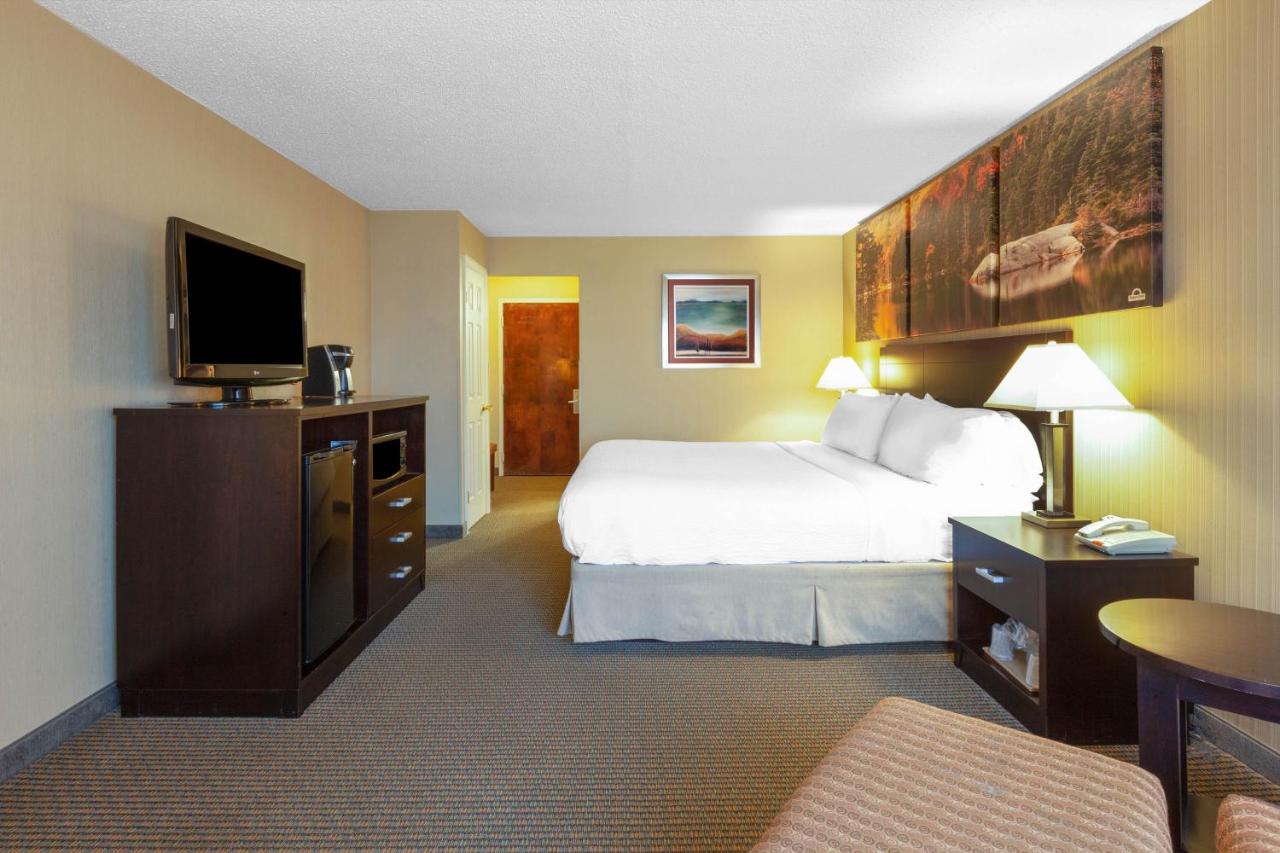 King Room - Non-Smoking at Days Inn by Wyndham Plattsburgh