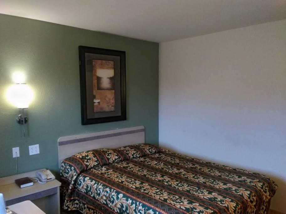 | RED CARPET INN LOUISVILLE NORTH -Jeffersonville In