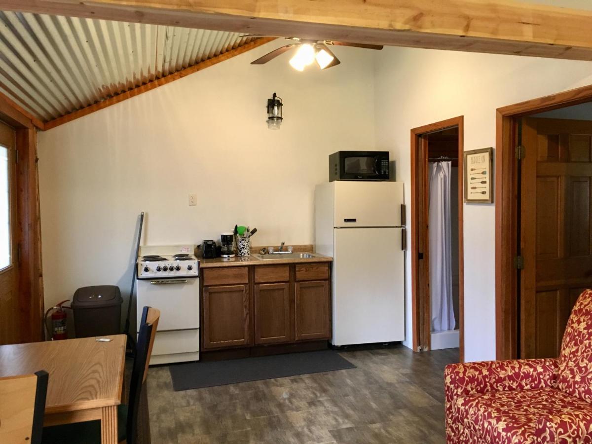 | Hanging Horn Lakeside Resort