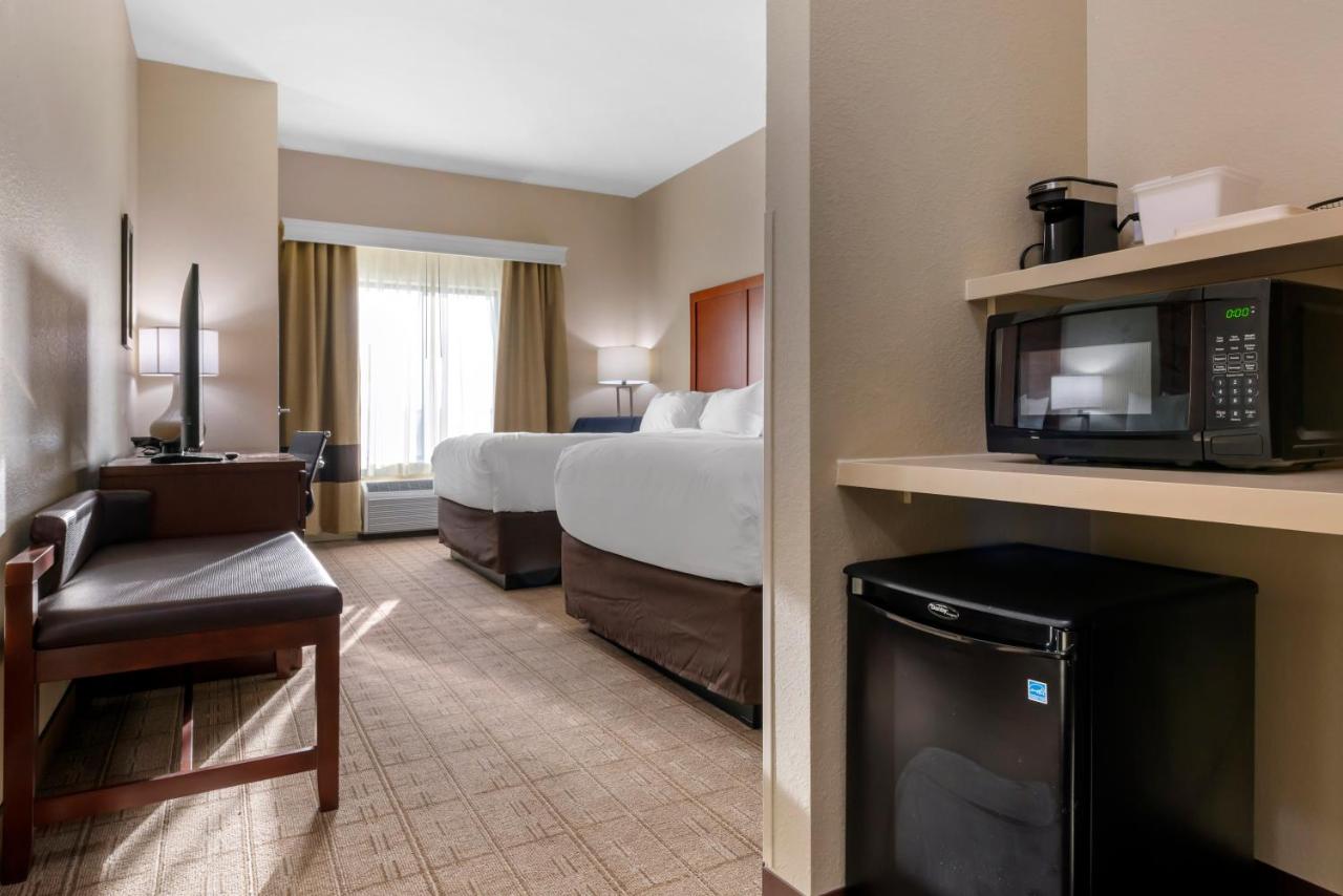 Accessible Queen Room with Two Queen Beds and Sofabed - Accessible Tub/Non Smoking at Comfort Inn & Suites Aztec - Farmington Area