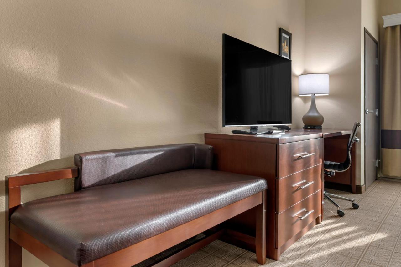 Queen Room with Two Queen Beds at Comfort Inn & Suites Aztec - Farmington Area