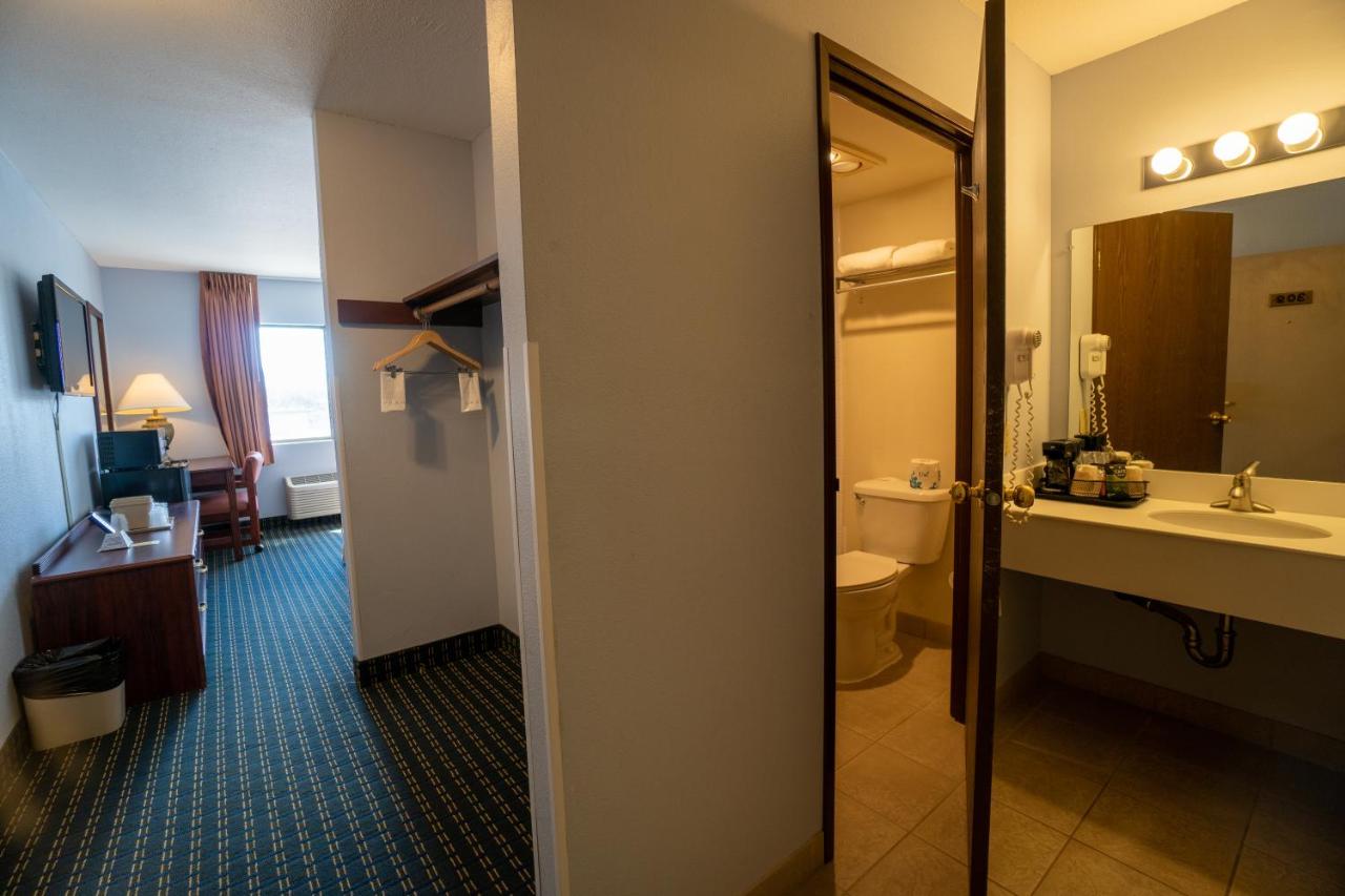 Queen Room at Clover Island Inn