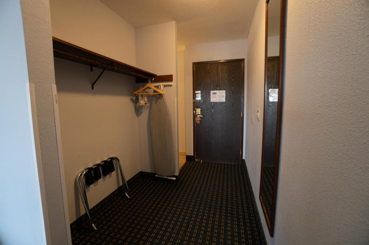 Queen Room with Two Queen Beds at Clover Island Inn