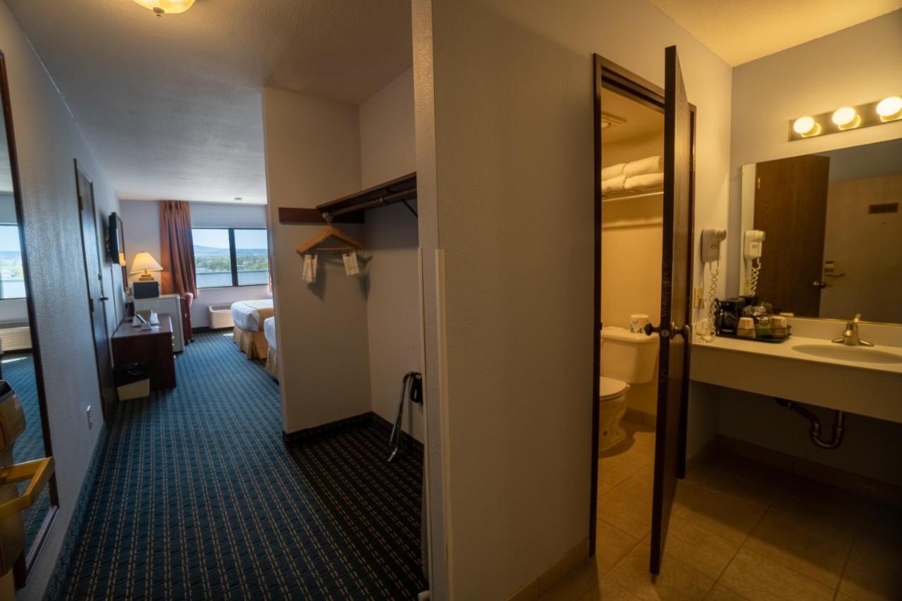 Queen Room with Two Queen Beds at Clover Island Inn