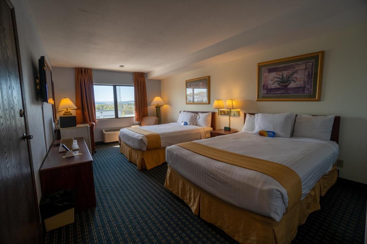 Queen Room with Two Queen Beds at Clover Island Inn