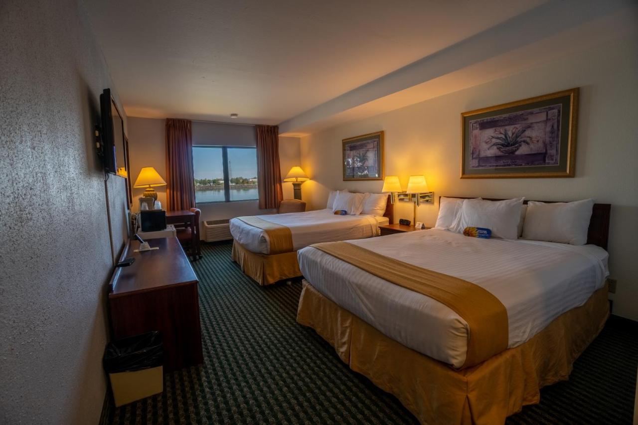 Queen Room with Two Queen Beds with River View at Clover Island Inn