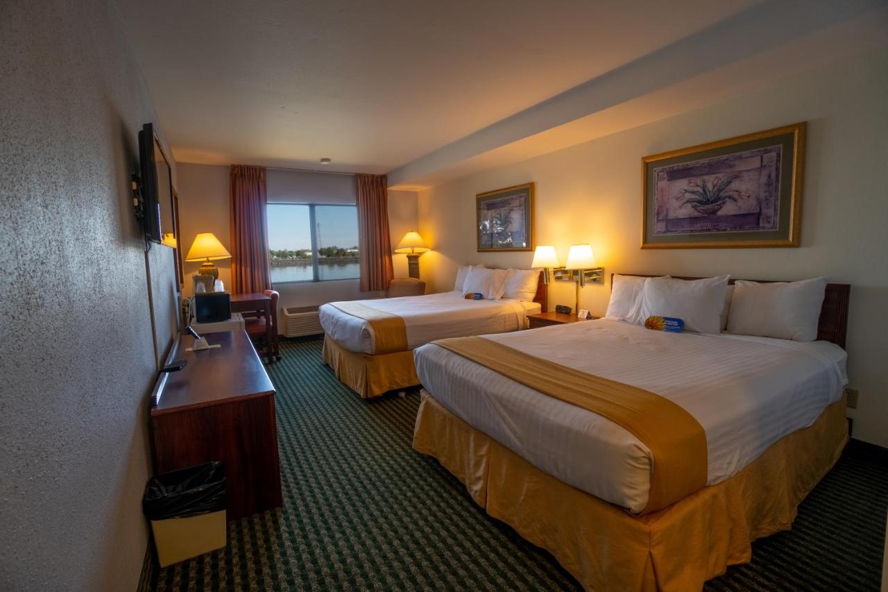 Queen Room with Two Queen Beds with River View at Clover Island Inn