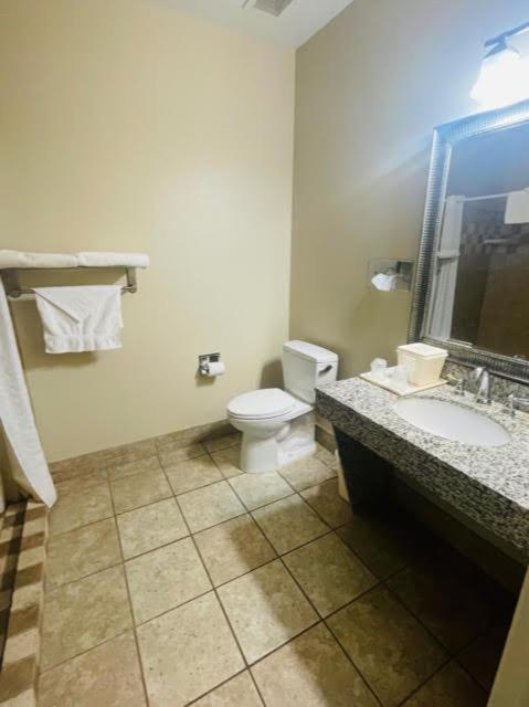 | Comfort Inn Hebron-Lowell Area