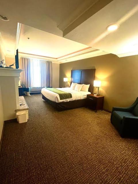 | Comfort Inn Hebron-Lowell Area