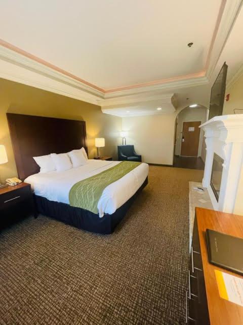 | Comfort Inn Hebron-Lowell Area