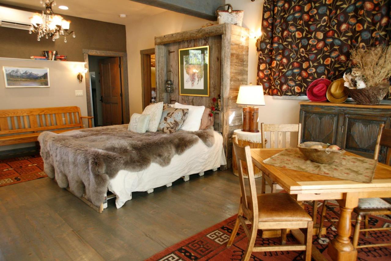 | Swan River Inn