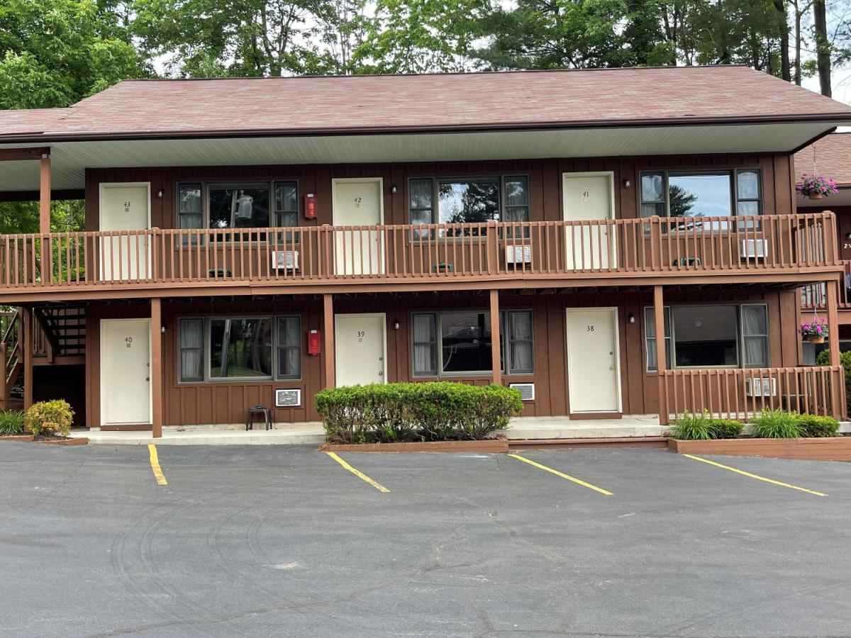  | Mohican Resort Motel, Conveniently located to all Adirondack attractions