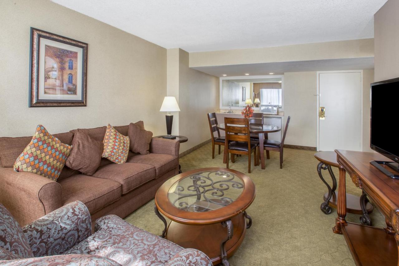 One-Bedroom Presidential Suite - Non-Smoking at Wyndham Houston near NRG Park/Medical Center
