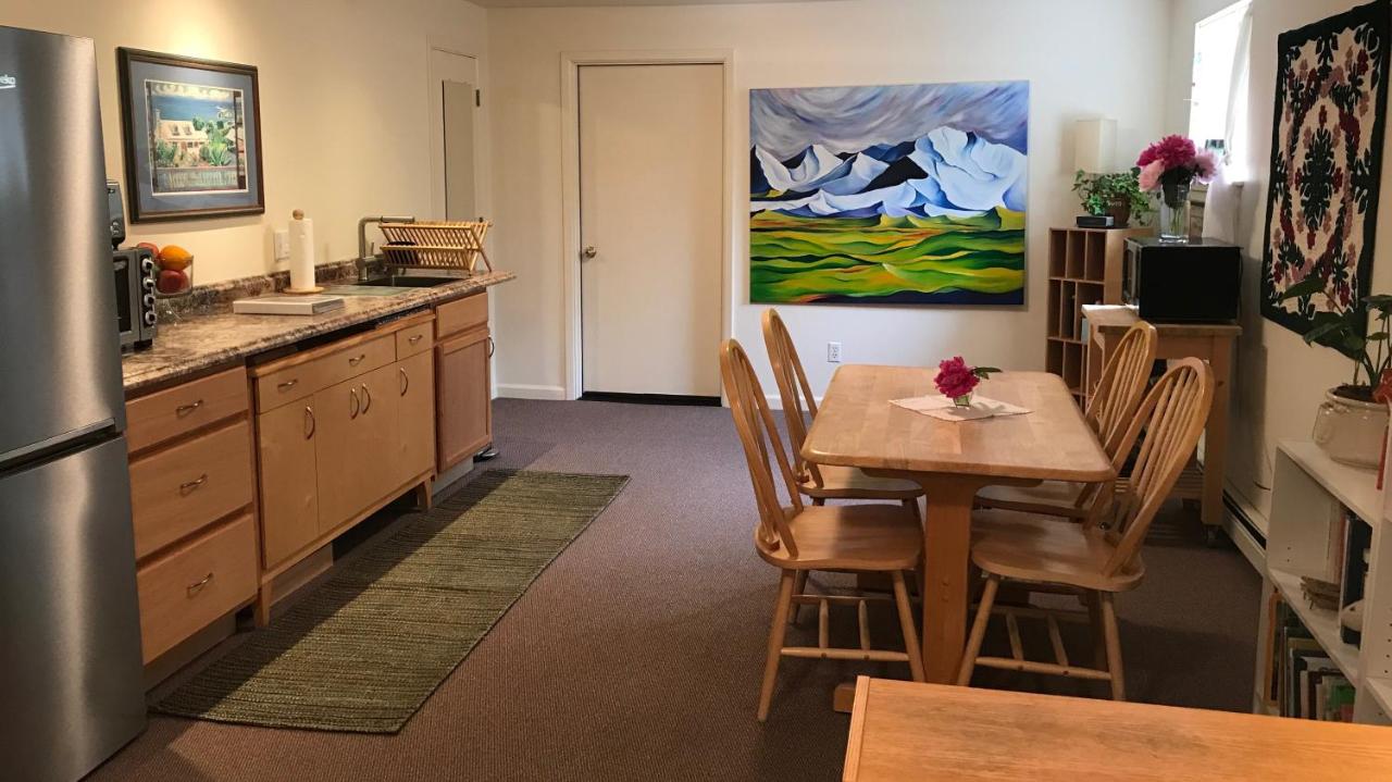 | Gardenside Bed and Breakfast