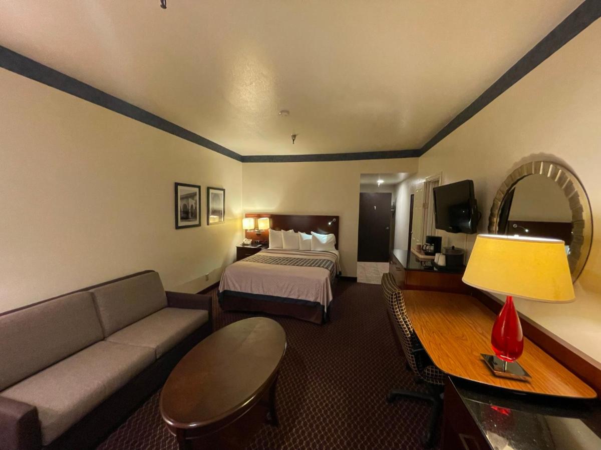 Family Room at Oakridge Inn