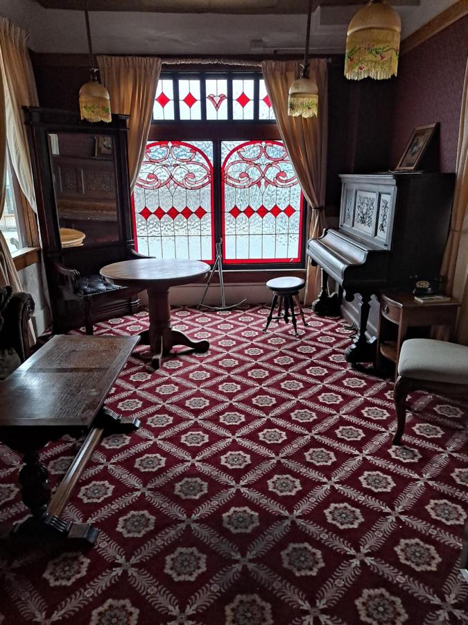 | Van Gilder Hotel