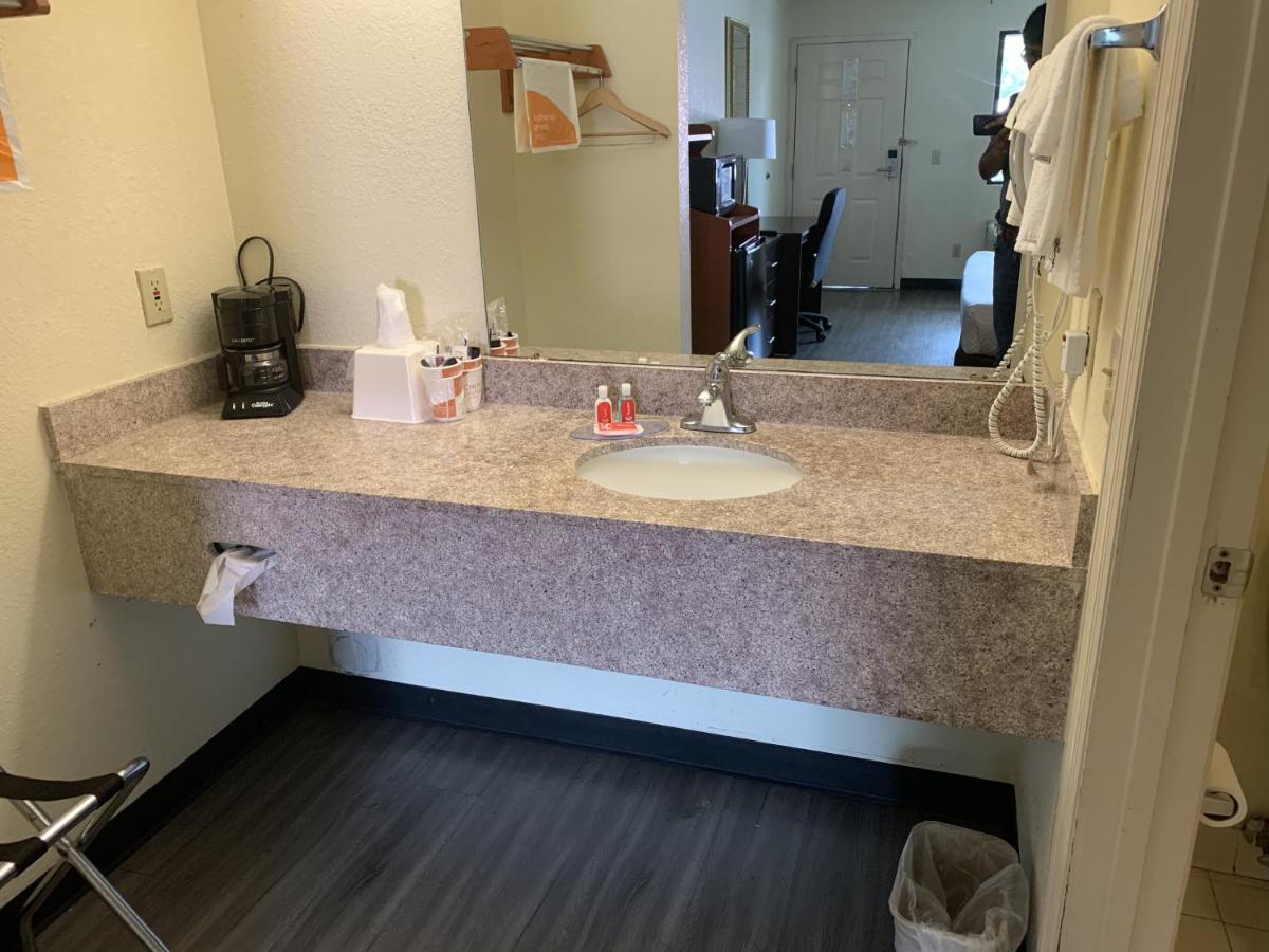 King Room - Accessible/Non-Smoking at Econo Lodge Dothan West