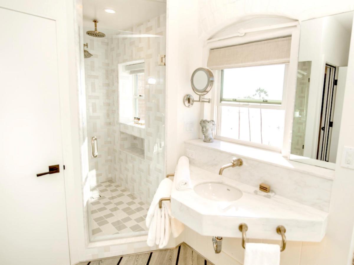 | Venice V Hotel