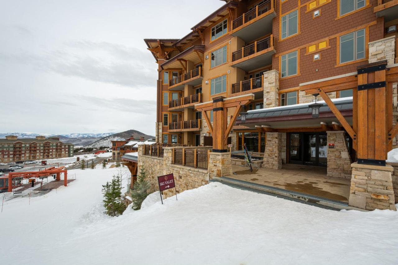 | Luxury Amenities and Resort Ski In Ski Out Pool Hyatt Double Queen Hotel Room