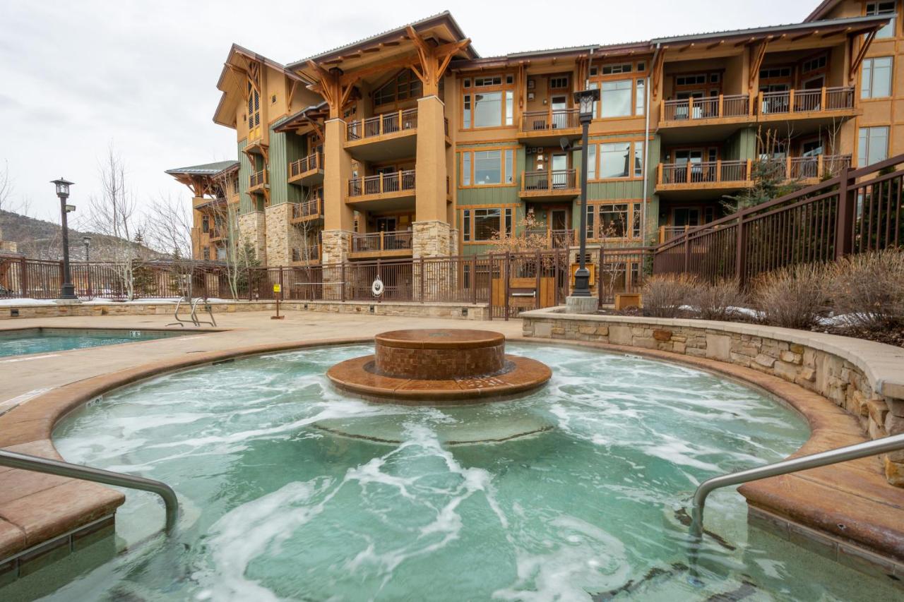 | Luxury Amenities and Resort Ski In Ski Out Pool Hyatt Double Queen Hotel Room