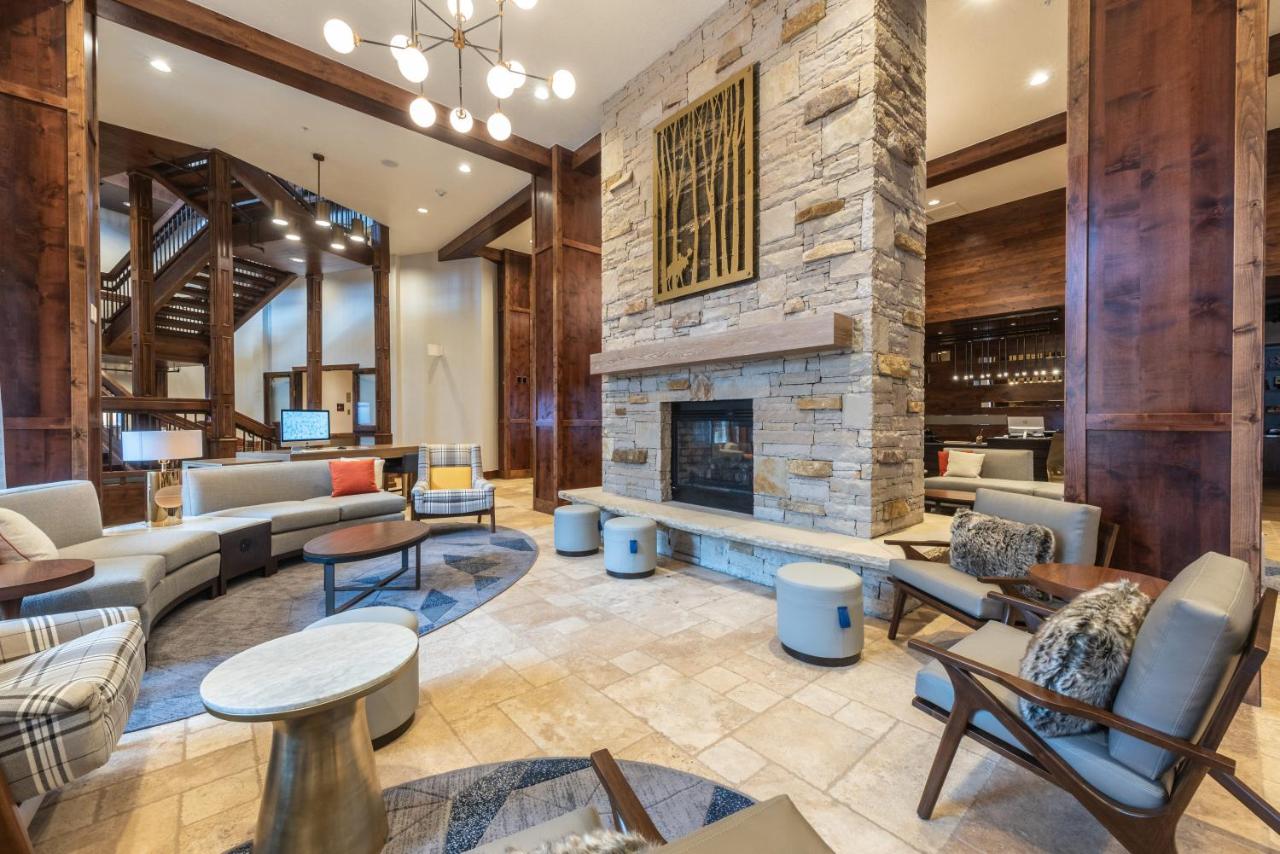 | Luxury Amenities and Resort Ski In Ski Out Pool Hyatt Double Queen Hotel Room