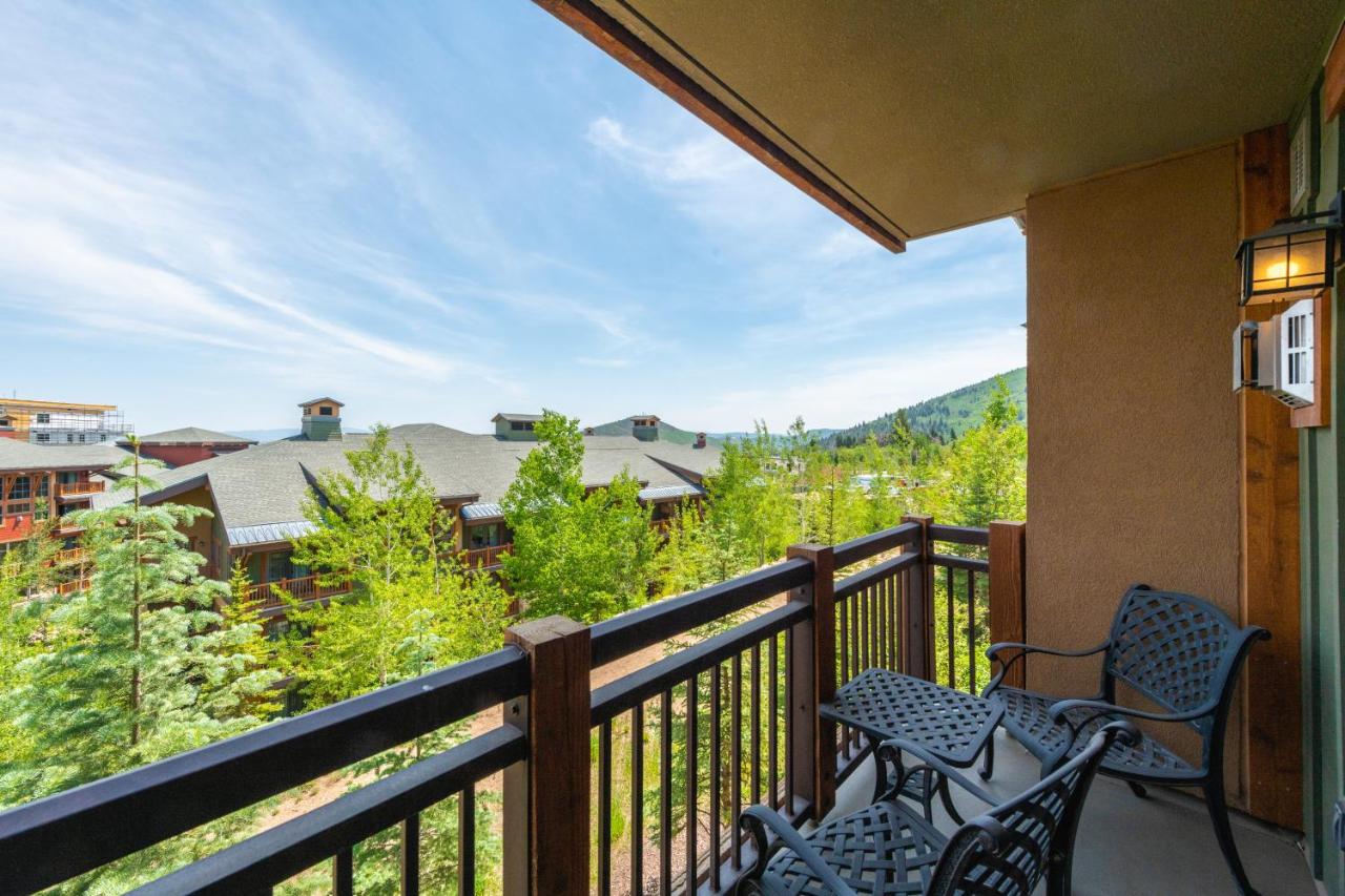 | Luxury Amenities and Resort Ski In Ski Out Pool Hyatt Double Queen Hotel Room