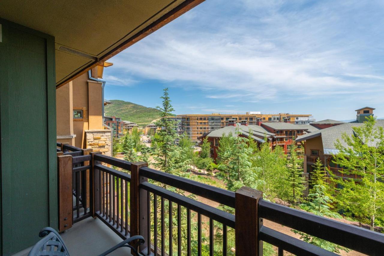 | Luxury Amenities and Resort Ski In Ski Out Pool Hyatt Double Queen Hotel Room