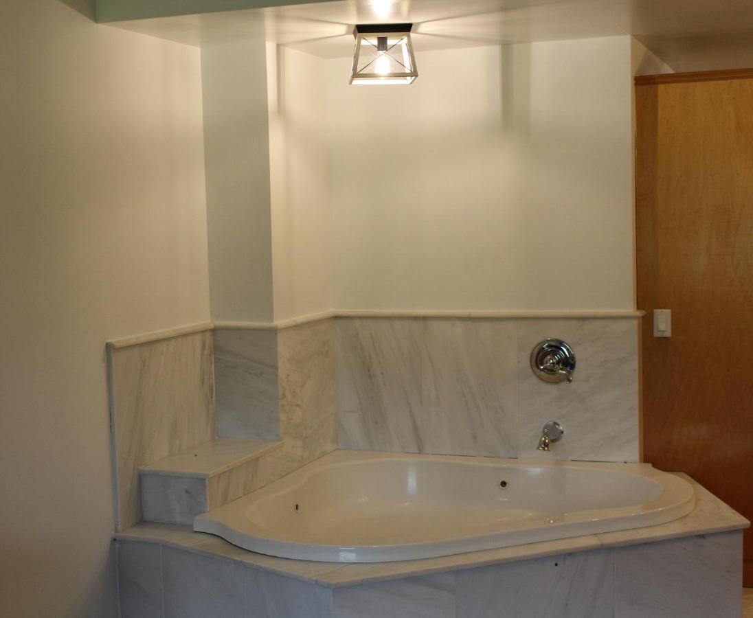 | Catskill Seasons Inn