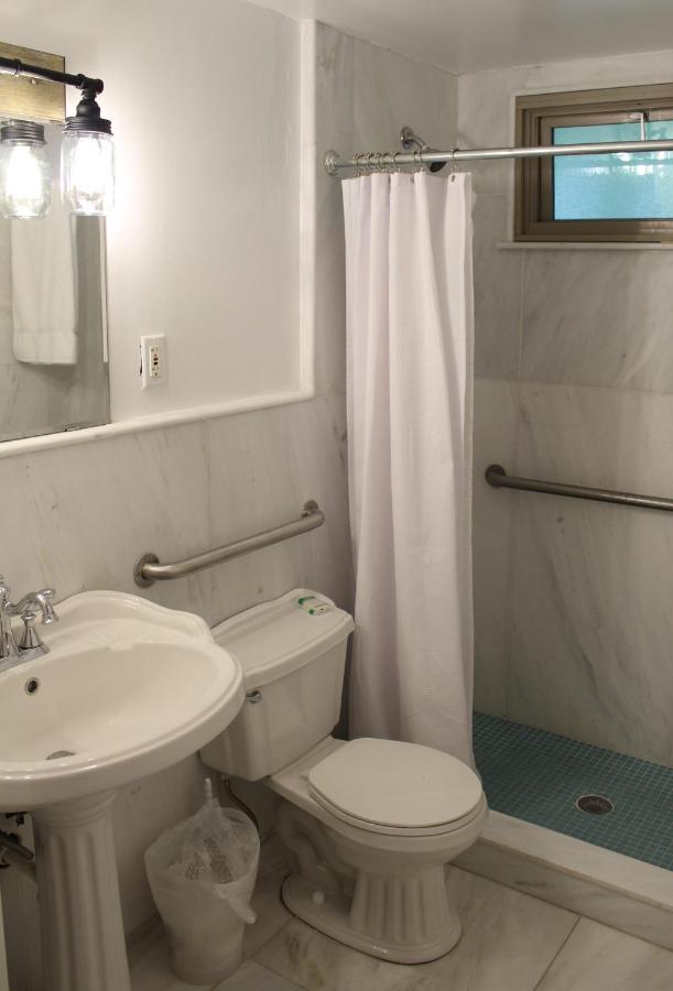 | Catskill Seasons Inn