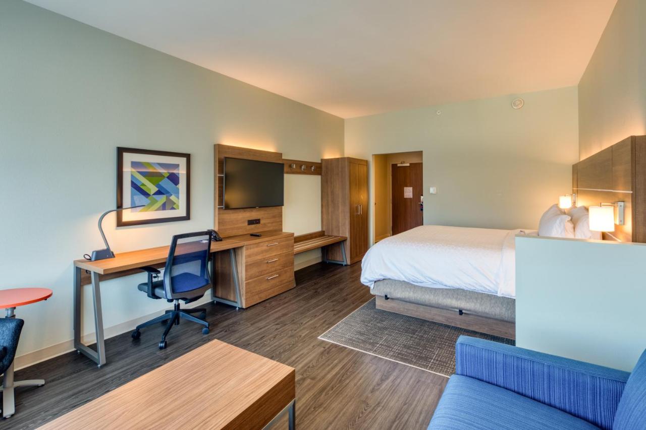 King Suite - Non-Smoking at Holiday Inn Express & Suites Charlotte - South End by IHG