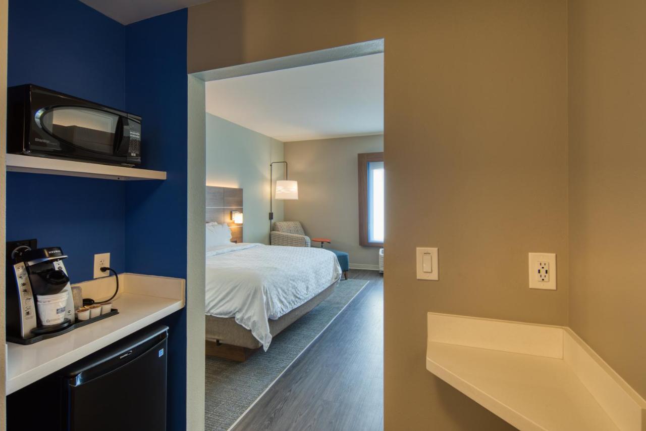 Leisure King Room - Non-Smoking at Holiday Inn Express & Suites Charlotte - South End by IHG