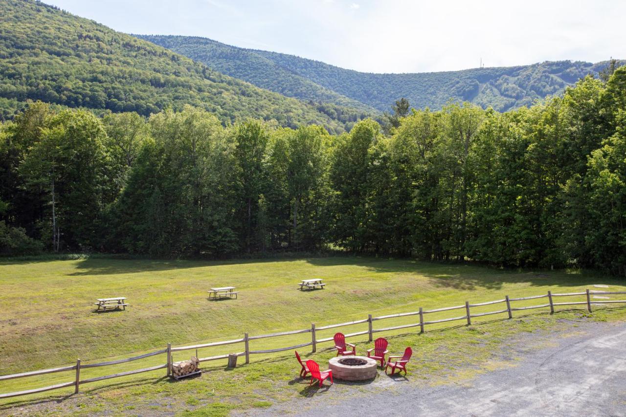 | Hunter Lodge, a Bluebird by Lark