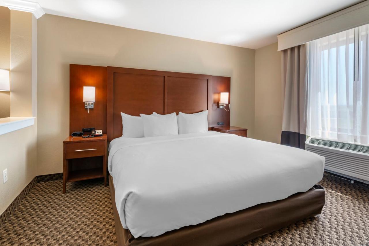 King Suite - Accessible/Non-Smoking at Comfort Suites Broomfield-Boulder/Interlocken