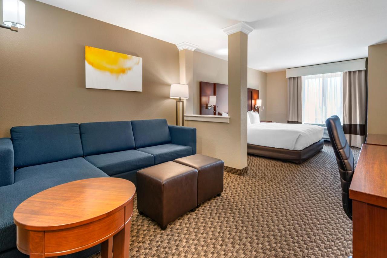 King Suite - Accessible/Non-Smoking at Comfort Suites Broomfield-Boulder/Interlocken