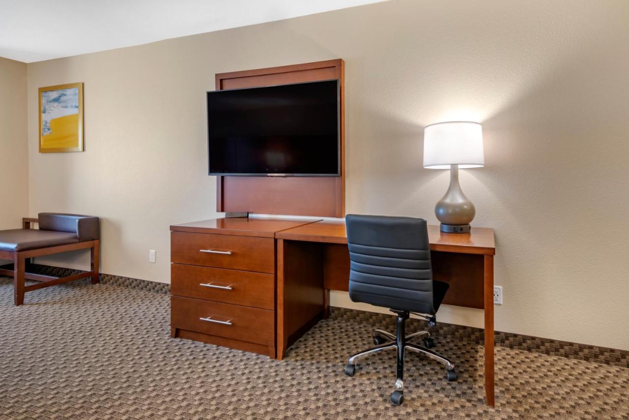 Queen Suite with Two Queen Beds - Non-Smoking at Comfort Suites Broomfield-Boulder/Interlocken