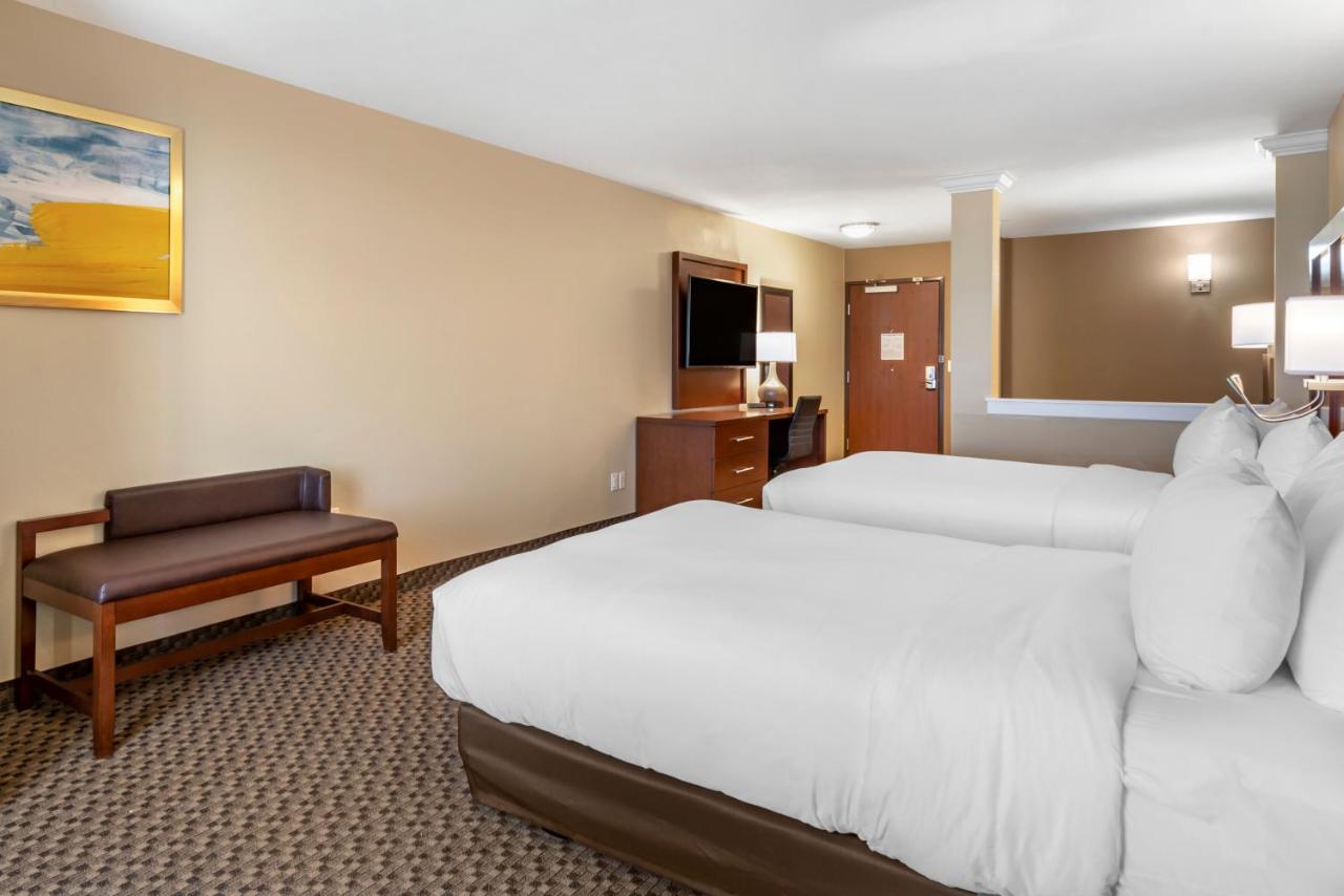 Queen Room with Two Queen Beds - Accessible/Non-Smoking at Comfort Suites Broomfield-Boulder/Interlocken